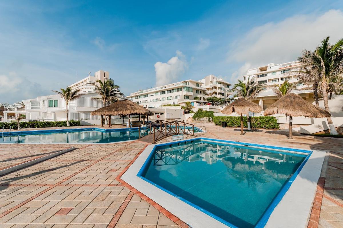Suitetrails - Rooftop Private Jacuzzi in beach front penthouse