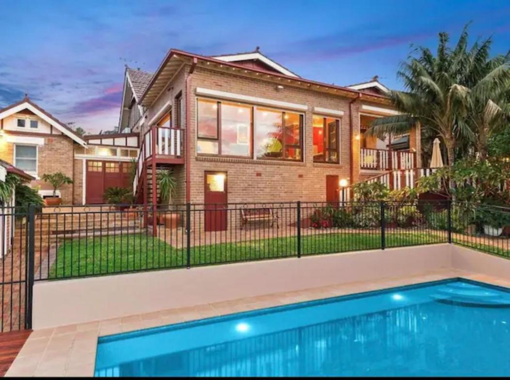 Suitetrails - Luxury 6 Bed Waterfront House with pool