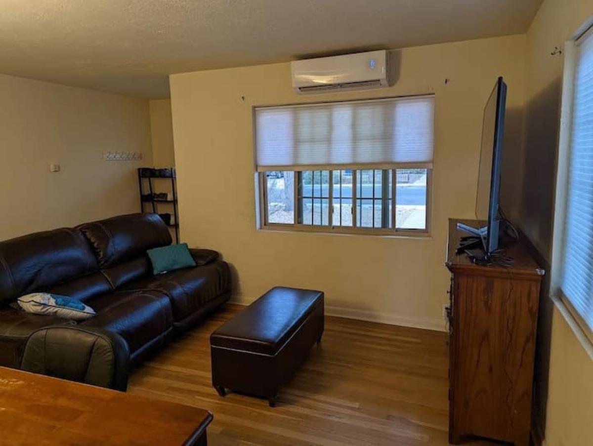 Warm and Welcoming 2BR close to UNM North Campus - Hizvo