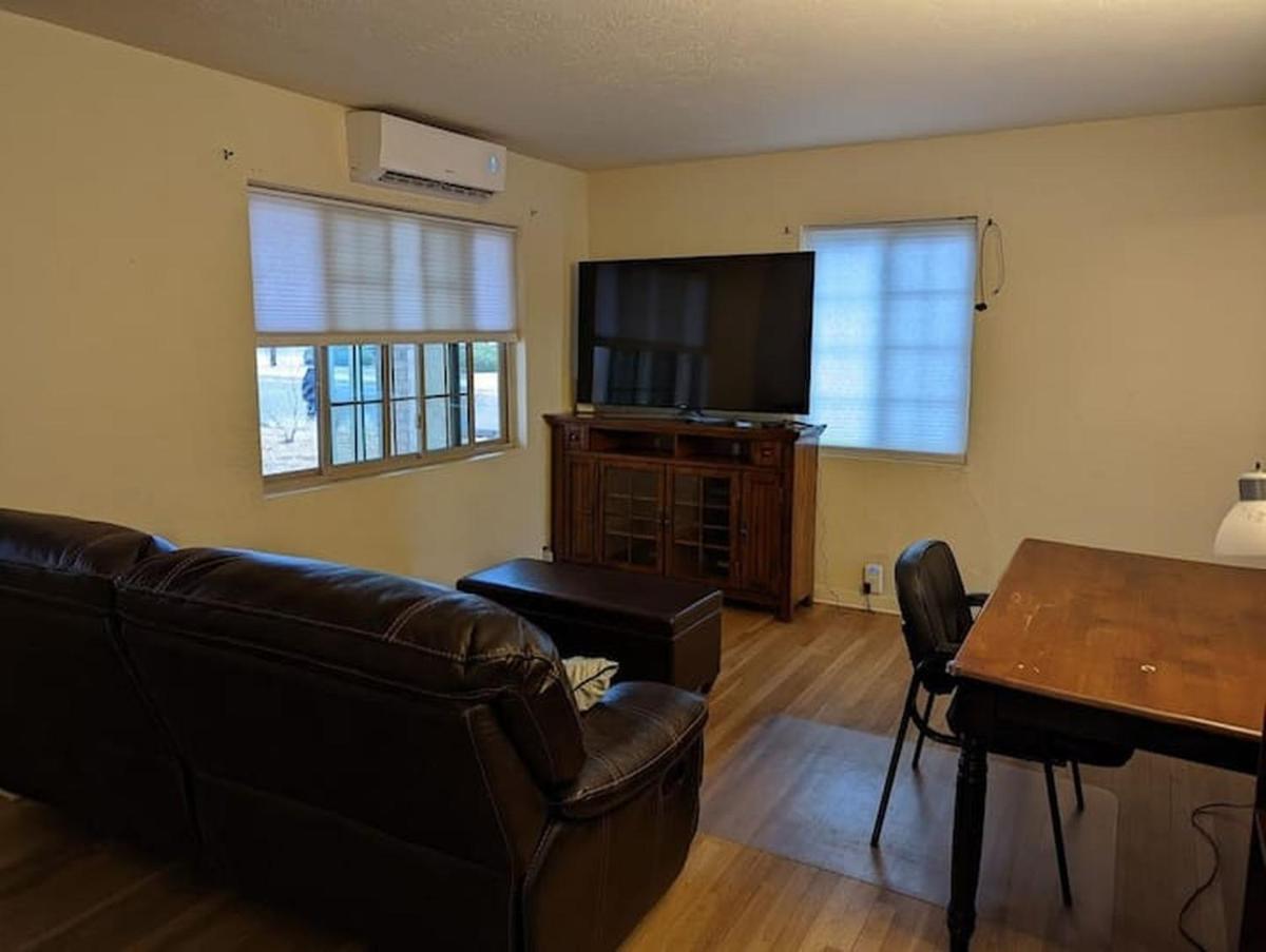 Warm and Welcoming 2BR close to UNM North Campus - Hizvo