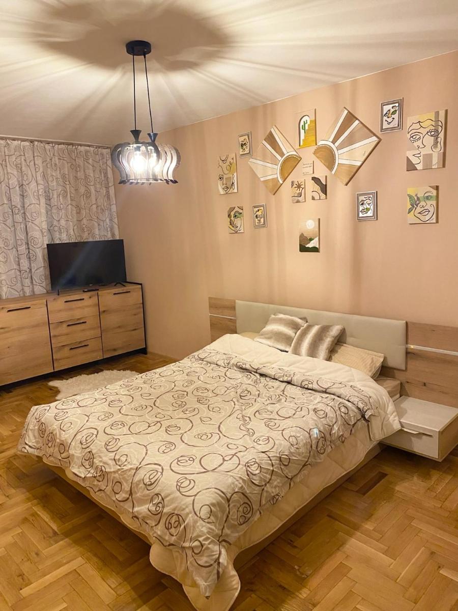 Suitetrails - Spacious Apartment for yourself OR private room w shared bathrooms