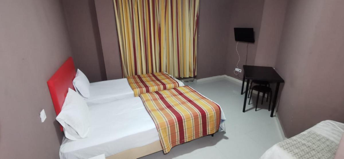 HOSTAL GRACIA - Housity