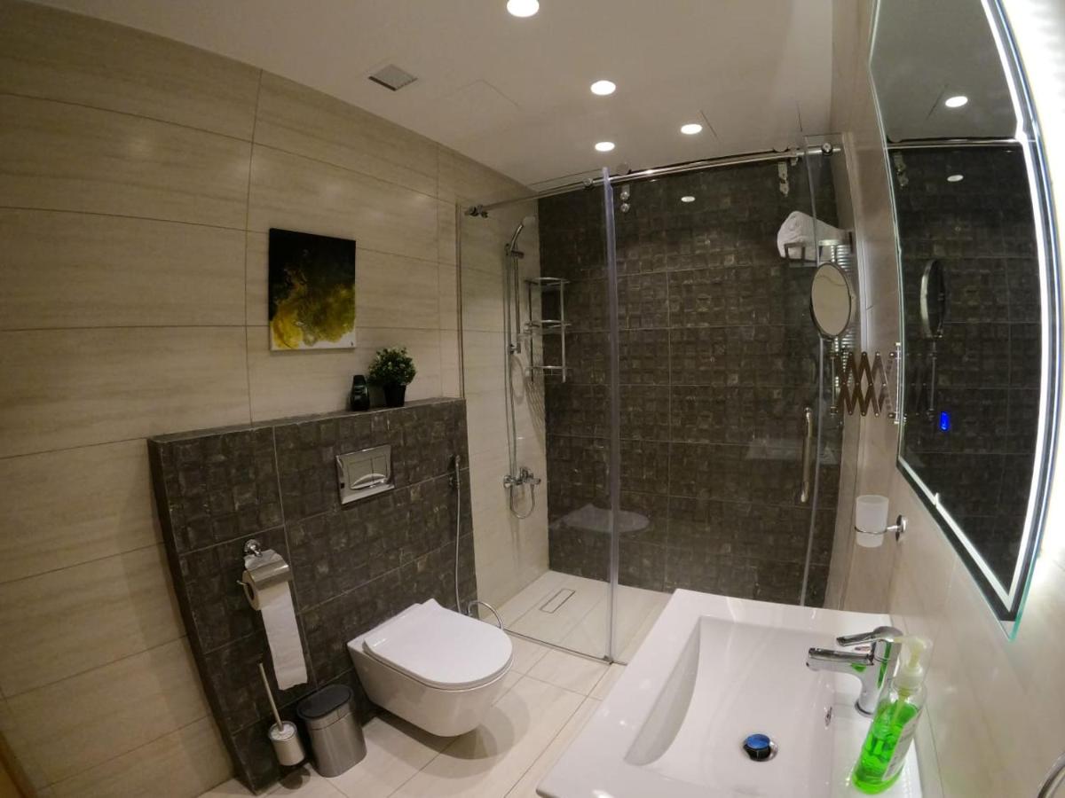 Suitetrails - Luxury Apartment in DAMAC Towers