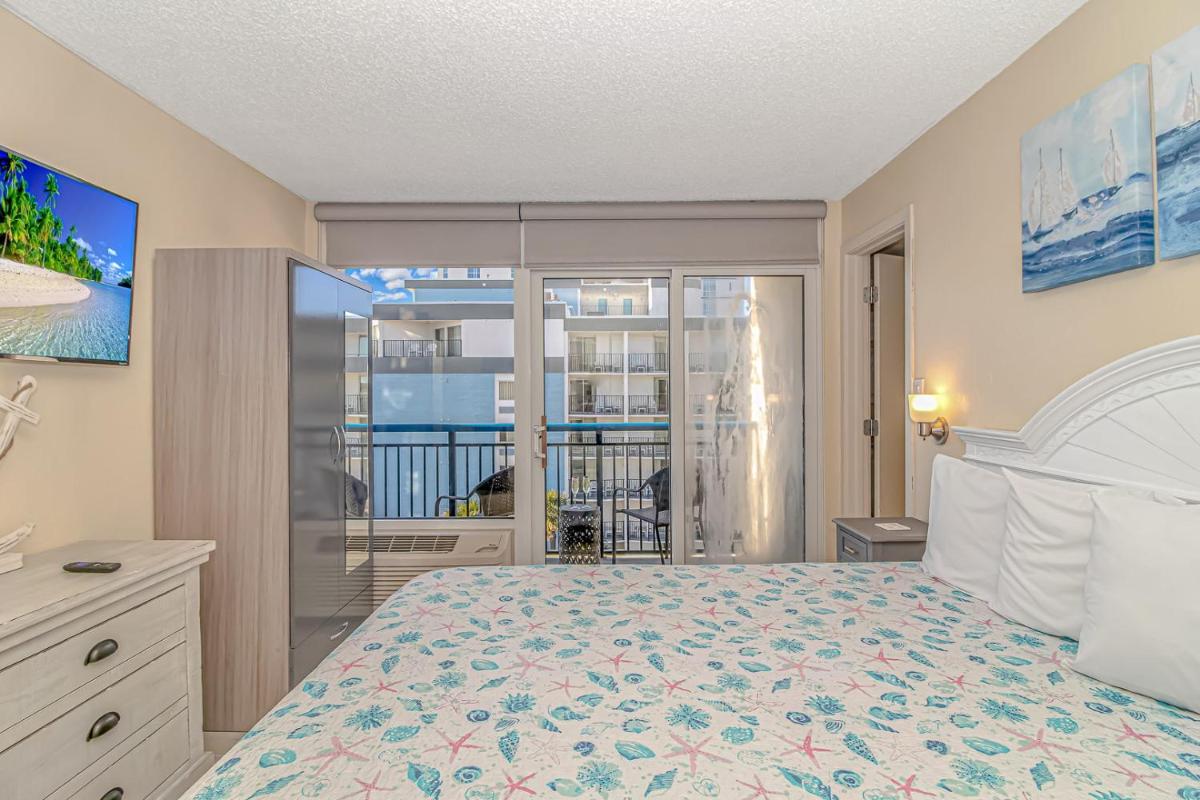 Oceanview Studio at Boardwalk Resort 440 - Housity