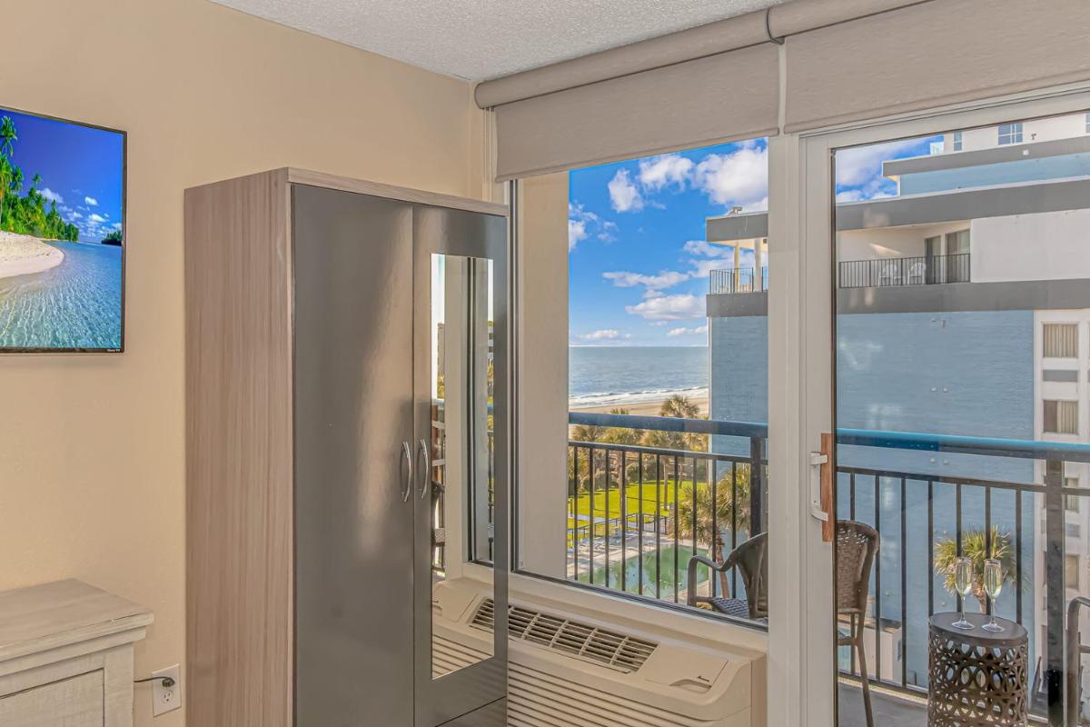 Oceanview Studio at Boardwalk Resort 440 - Housity