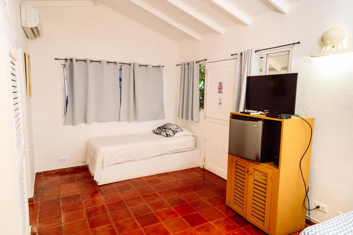 Beach Hotel Casa Nina - Housity