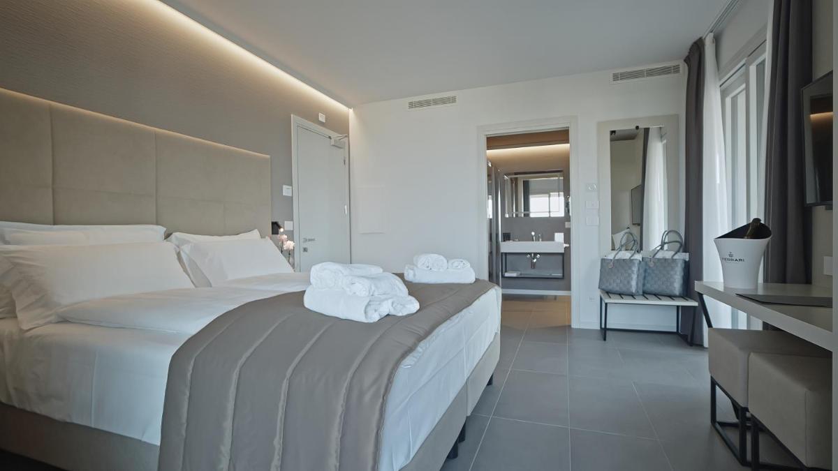 Hotel Cristal - Housity