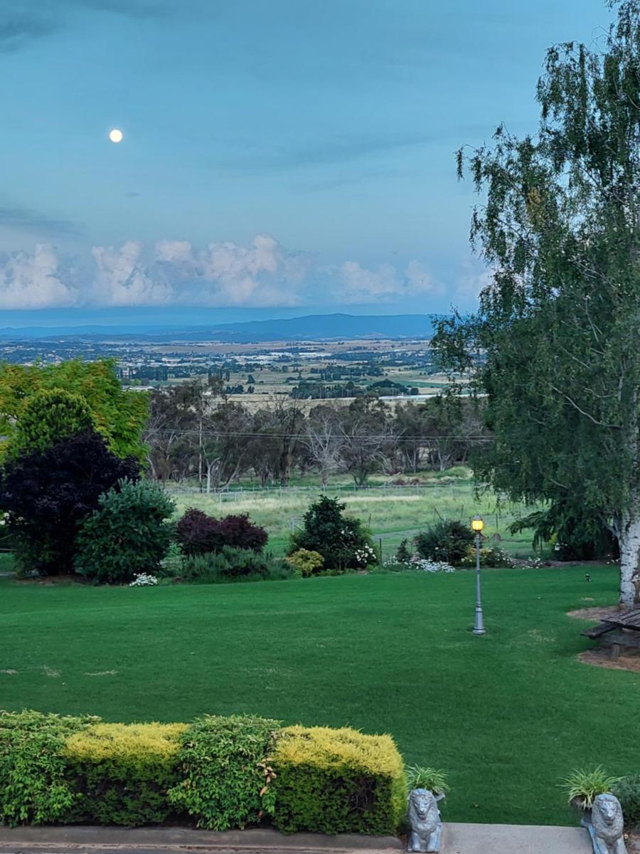 LOCHINVAR/CAMELLIA , MAGNOLIA , MAPLE Cottage For A Relaxing Bathurst Holiday - Housity