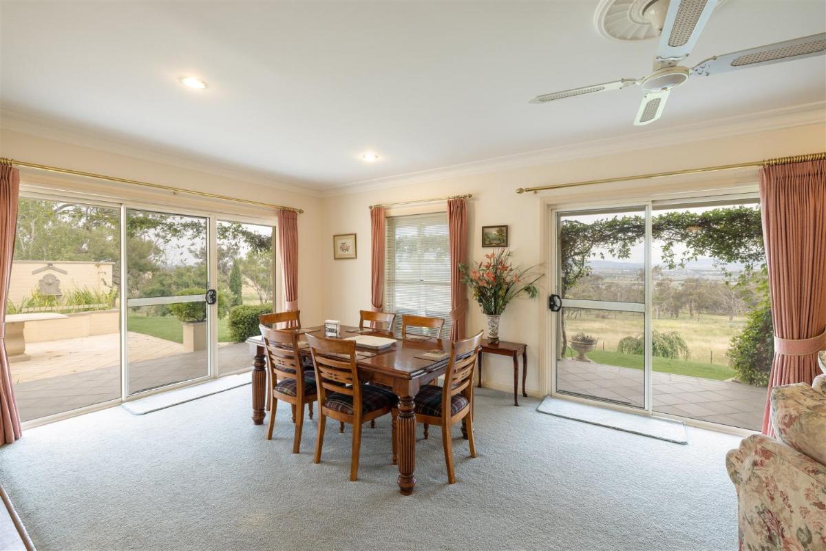 LOCHINVAR/CAMELLIA , MAGNOLIA , MAPLE Cottage For A Relaxing Bathurst Holiday - Housity