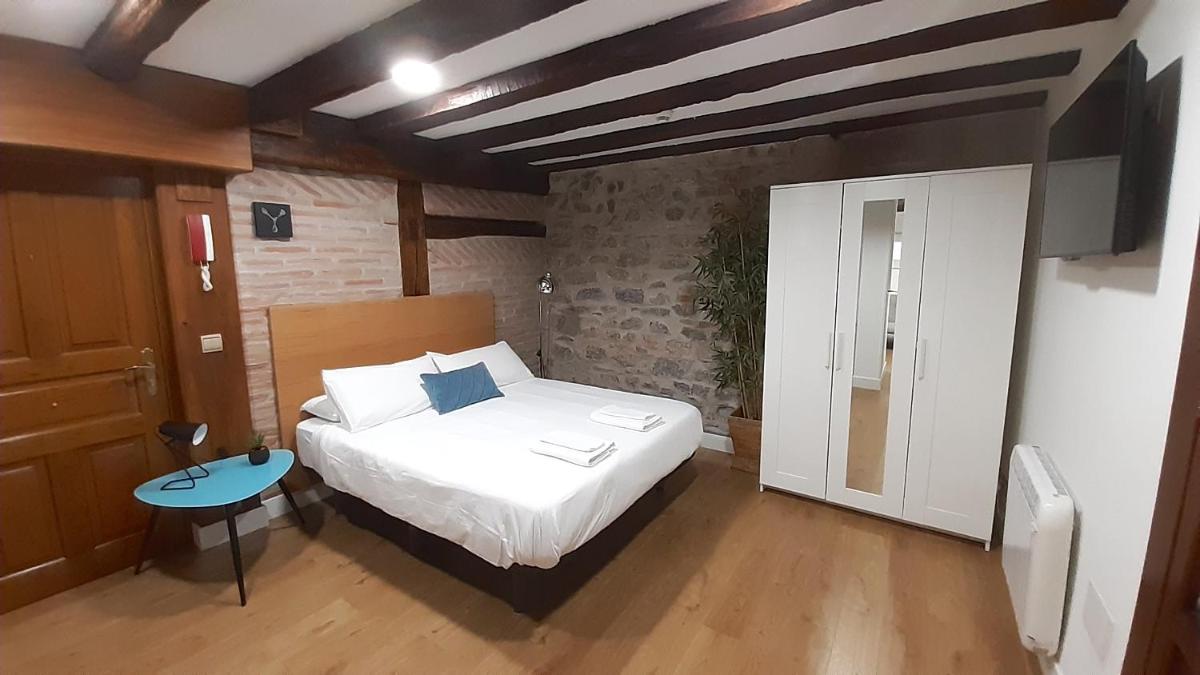 Suitetrails - LUXURY IN OLD TOWN NEAR BEACH - by www,SanSebastianApartments,es