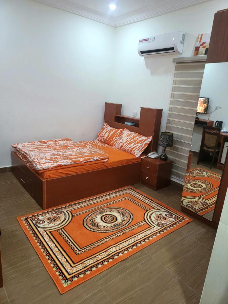 Suitetrails - Nice Apartment With free WiFi, Netflix, kitchen, Playstation 4, 24hours Electricity, Gym, Laundry and Mini Mart