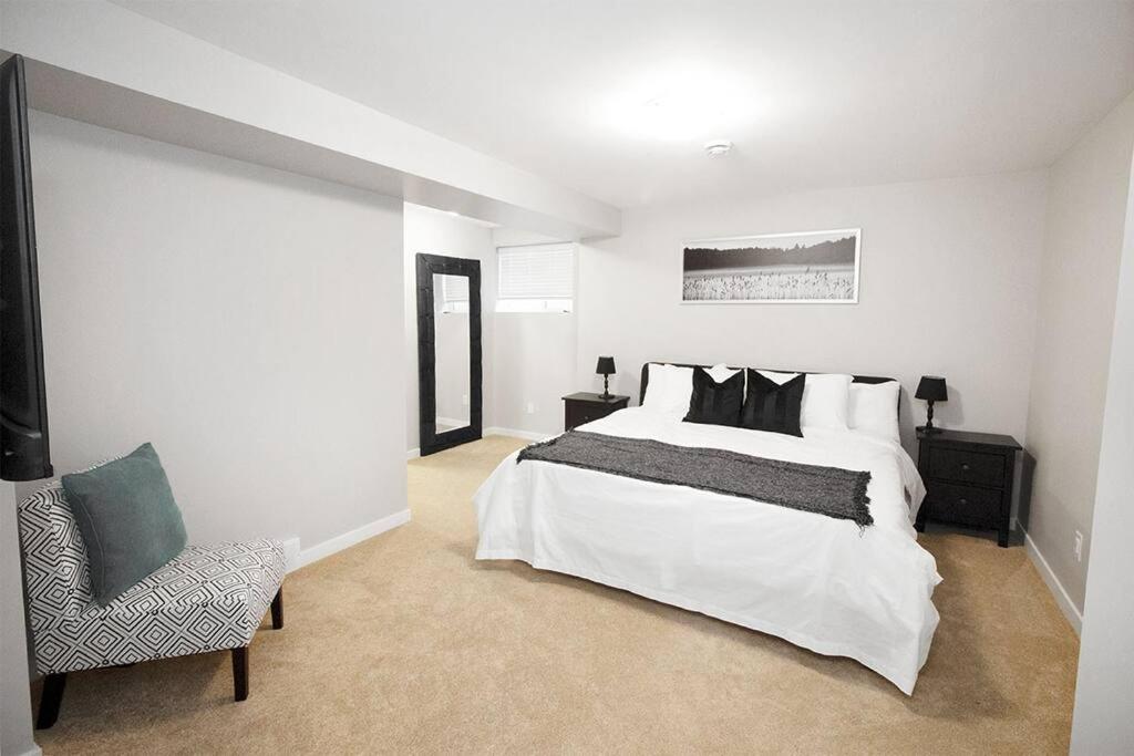 Cheerful 4 bedroom Townhouse with Parking & WiFi! - Housity