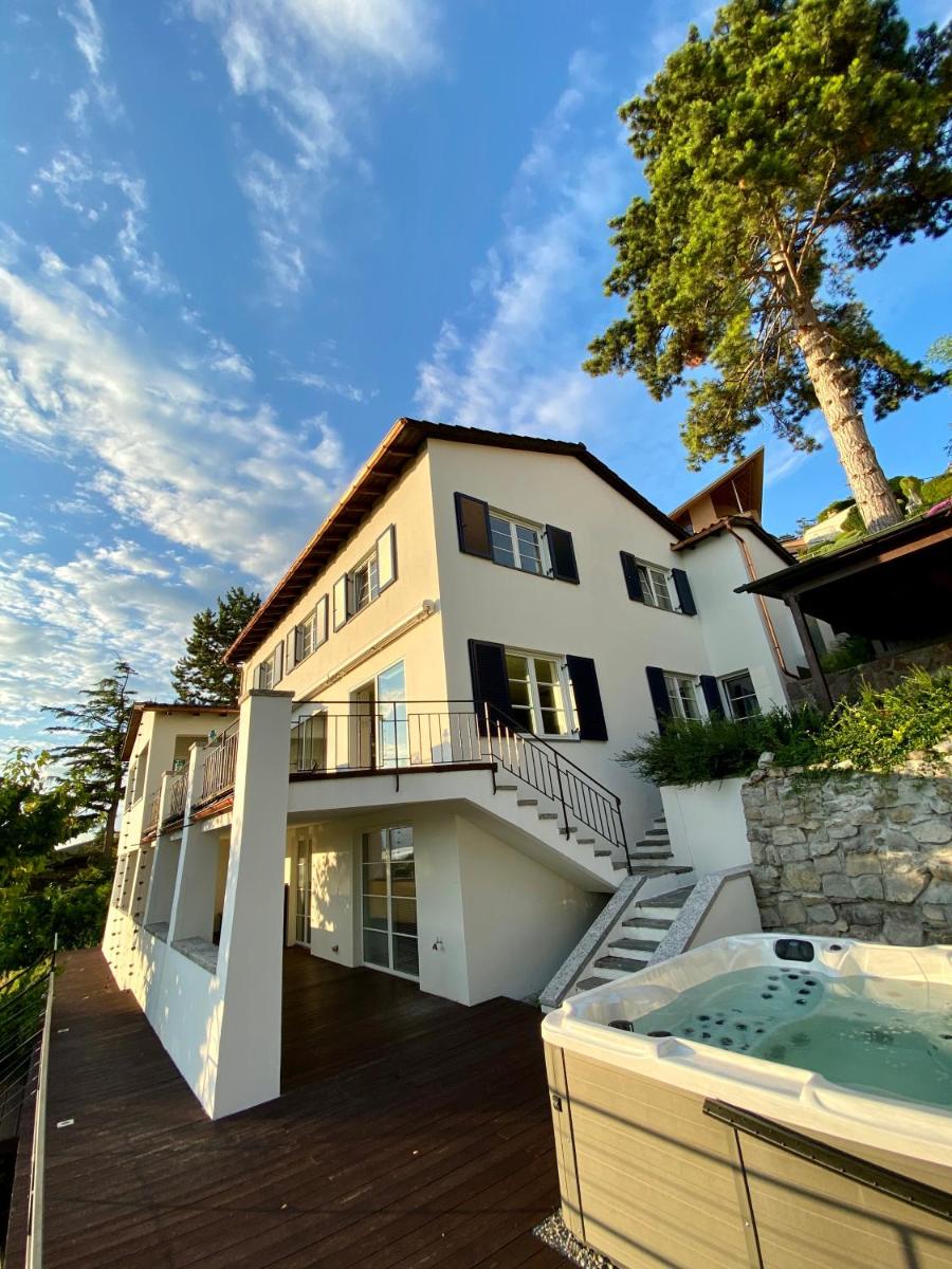 Exclusive Lake View Villa - Housity
