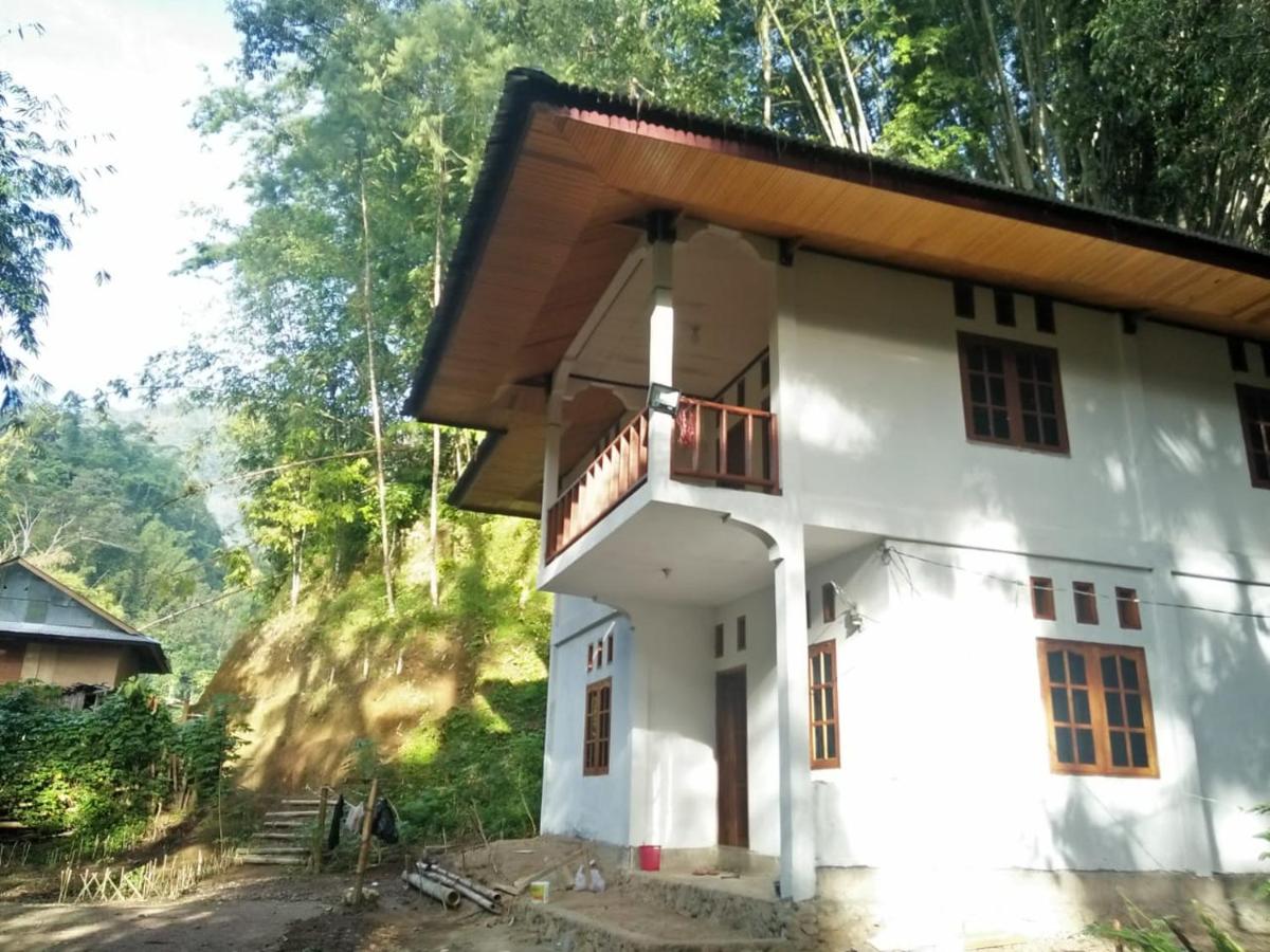 Sugi House Toraja - Penginapan Villa Harian Keluarga -Muat 20 orang - Housity