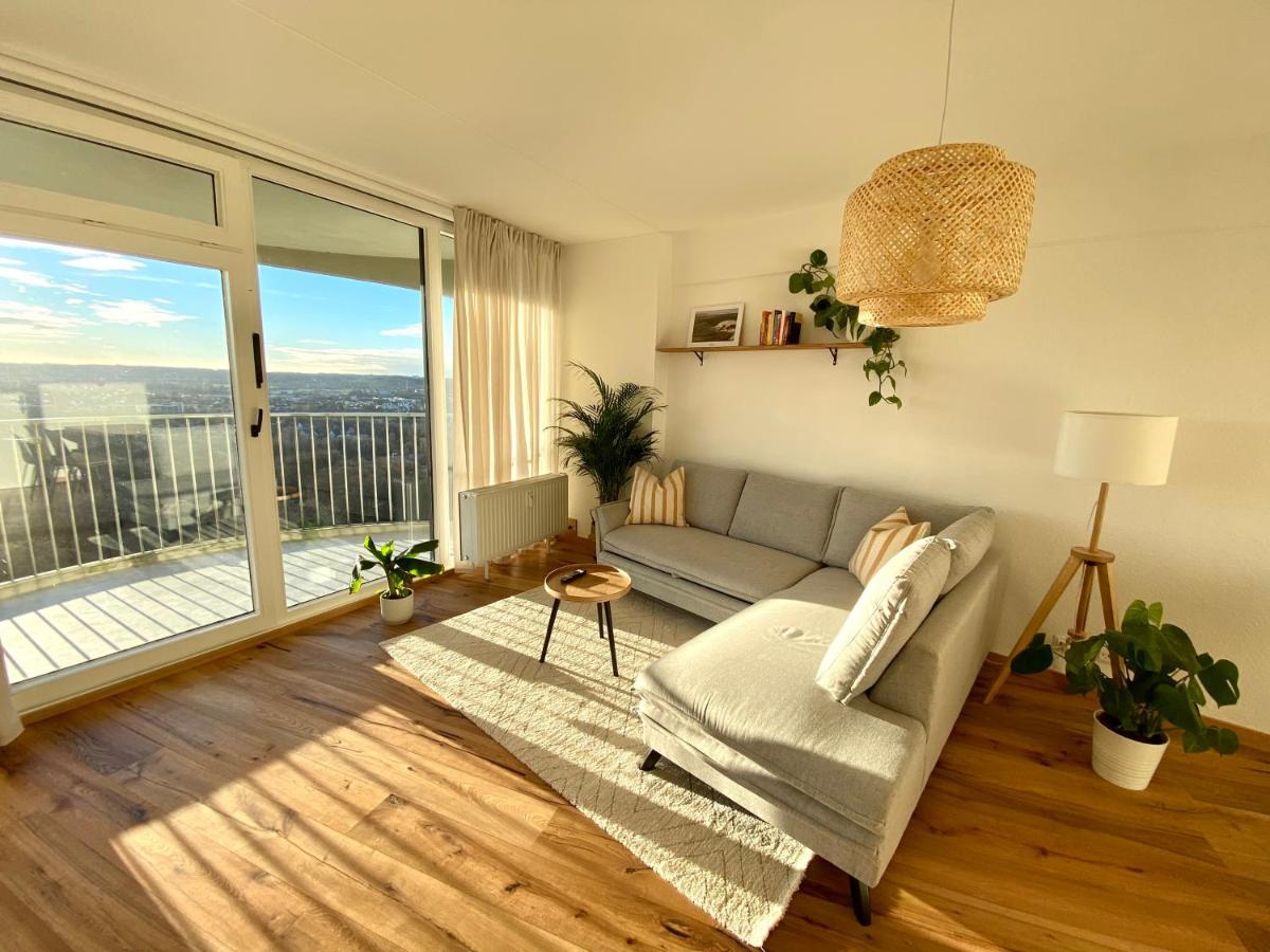 Best Butler Skyline Lodge City Apartment Netflix - Housity