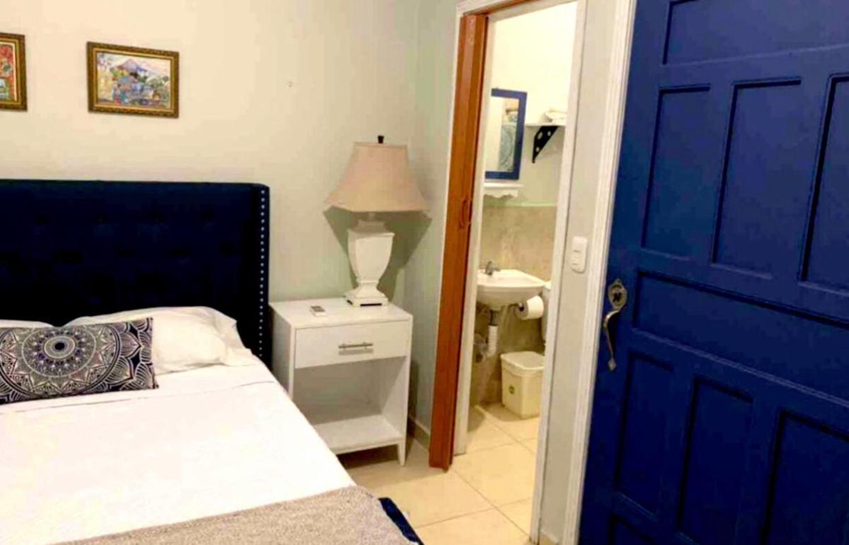 Blue Door Room - Housity