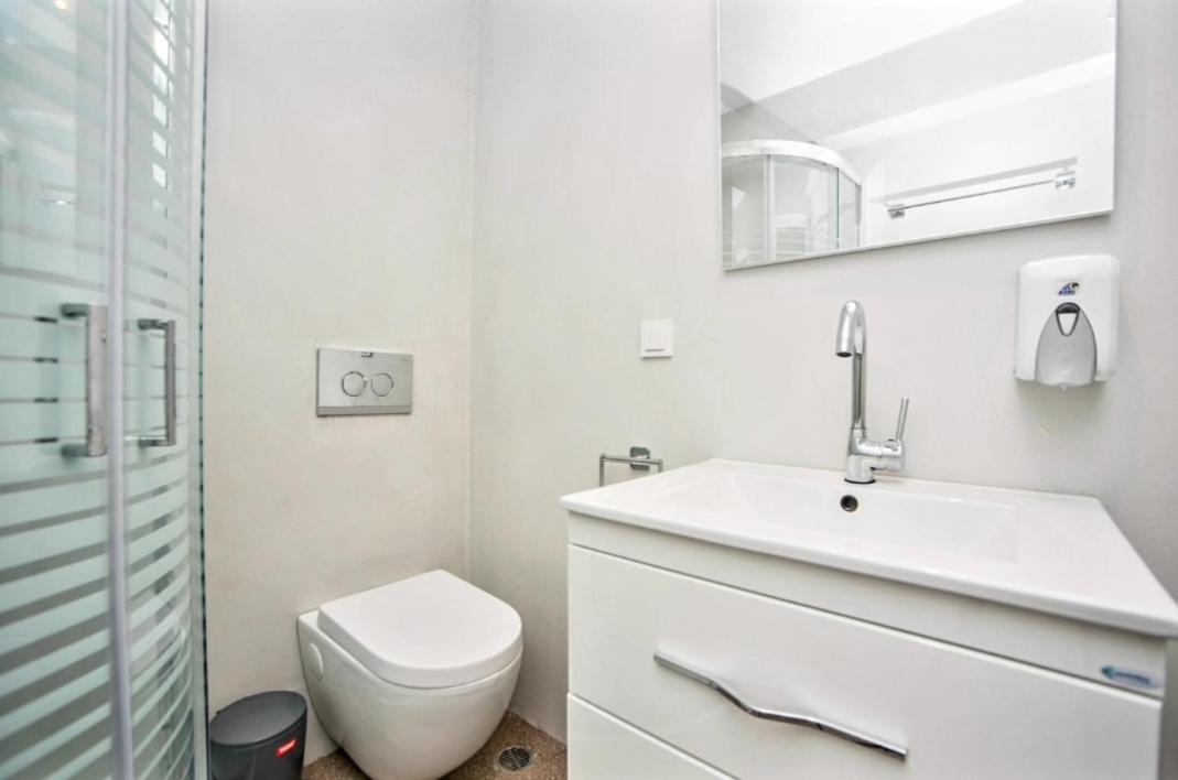 Princeps De Cura (Suite) - Housity
