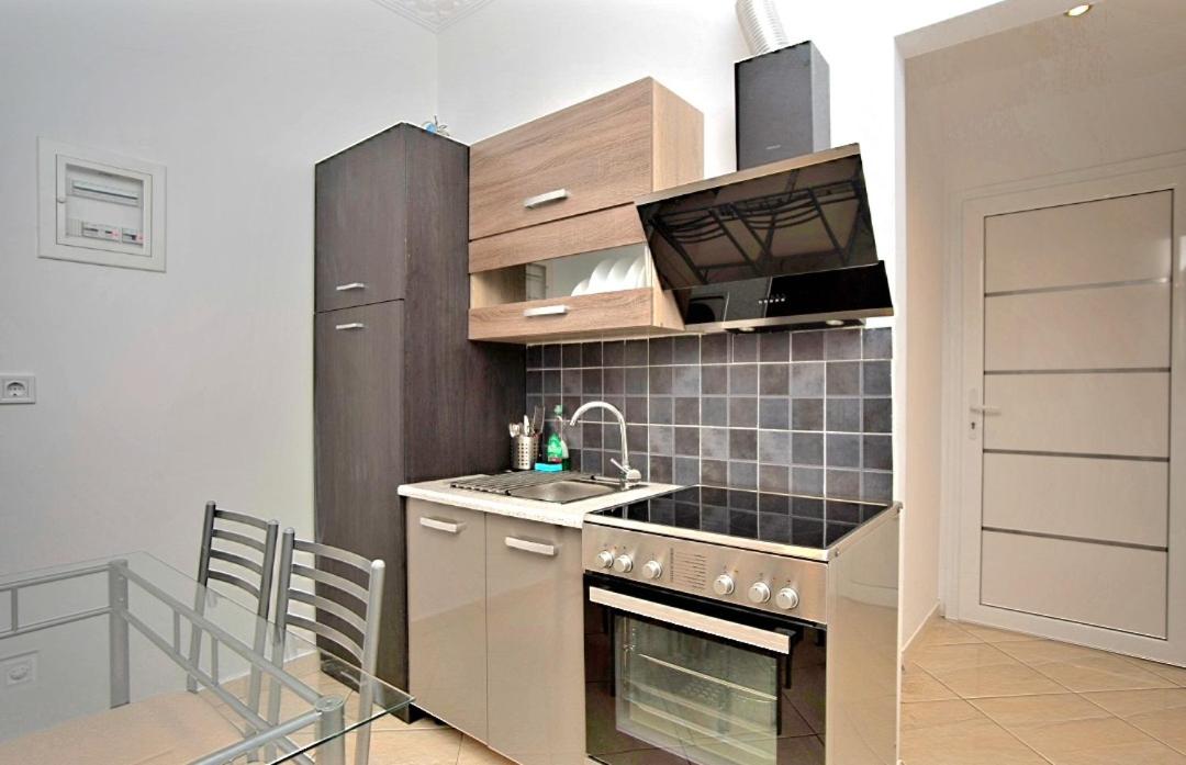 Princeps De Cura (Suite) - Housity