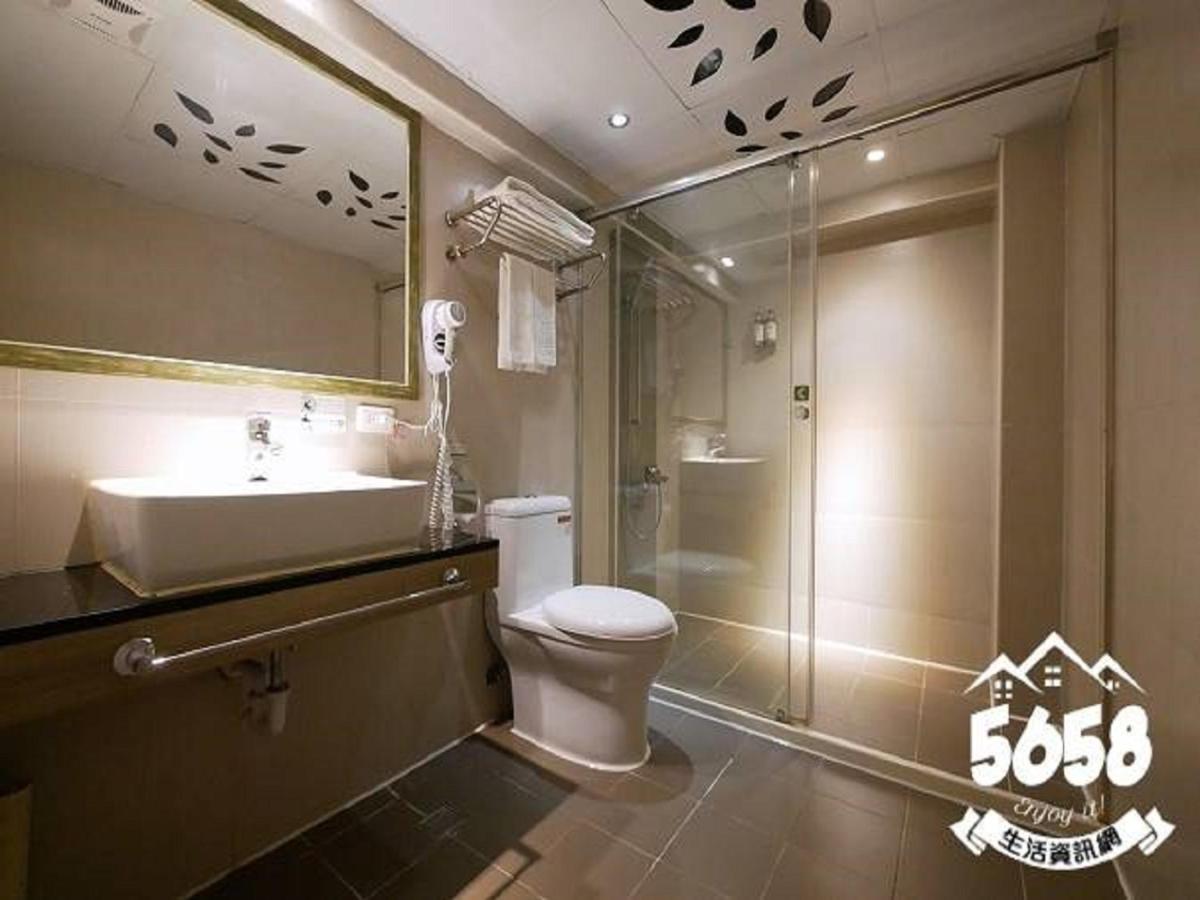 R8 Eco Hotel - Housity