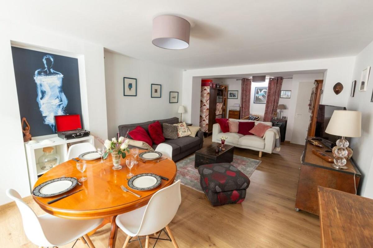Suitetrails - Furnished Apartment Near Palais de la Justice With 2 Bedrooms & a Garden