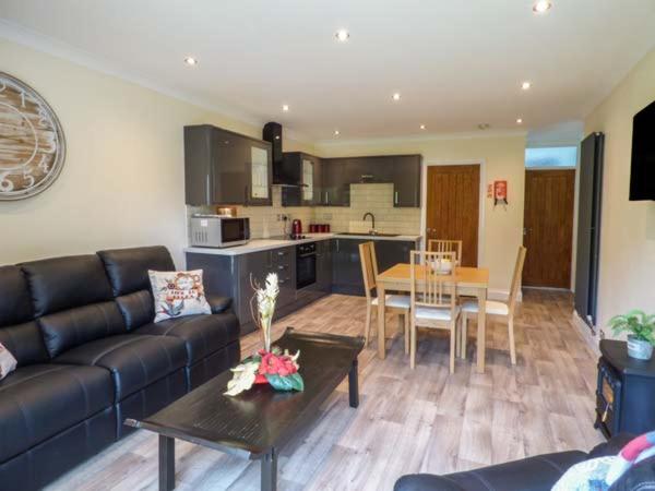 Cwm Gran Meadows - Housity