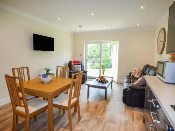 Cwm Gran Meadows - Housity