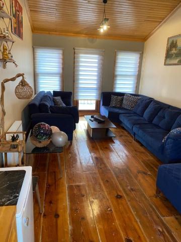 Orange triplex house Balat - Housity