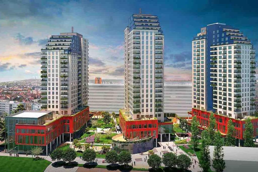 Suitetrails - 2 luxury rooms with SCENIC view in City Park Ruzinov