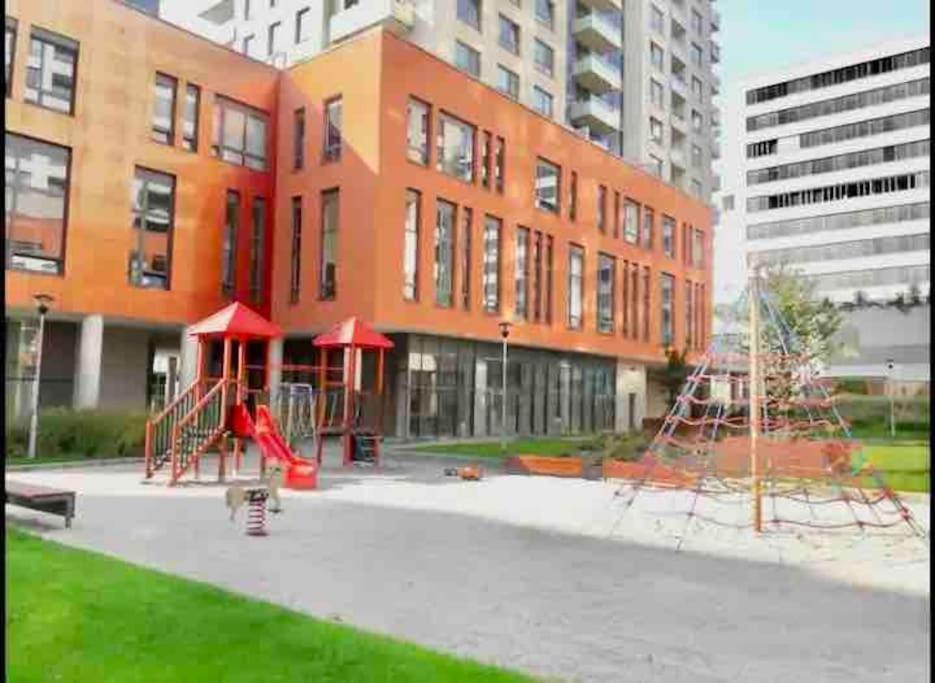 Suitetrails - 2 luxury rooms with SCENIC view in City Park Ruzinov