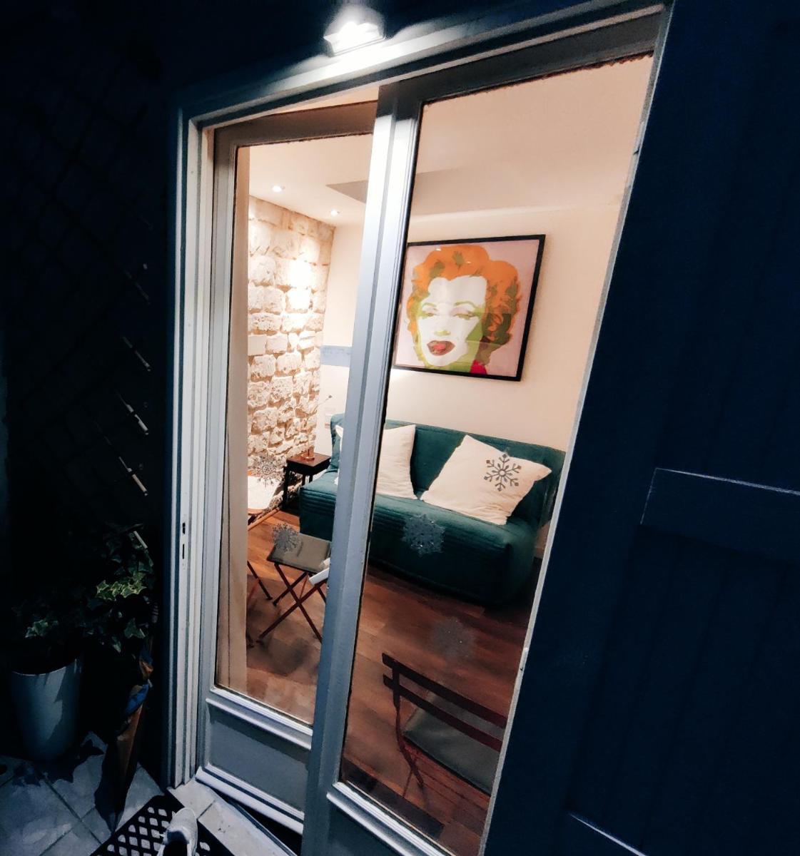 Suitetrails - Romantic Tiny House inside Montmartre