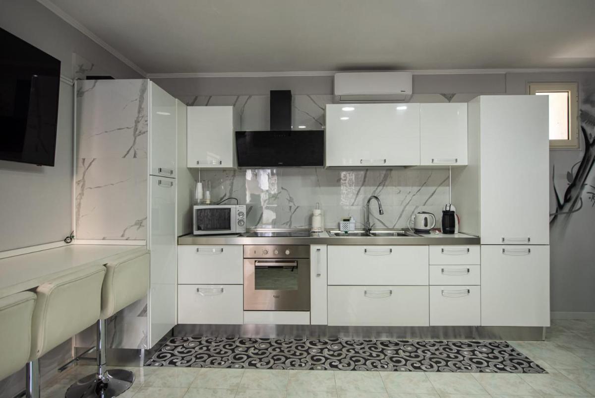 Suitetrails - Materdei Metro Apartment