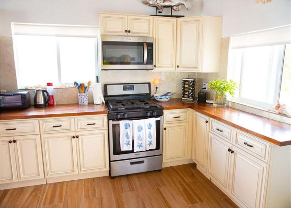 Blue Love Point 3BR by Eleuthera Vacation Rentals - Housity