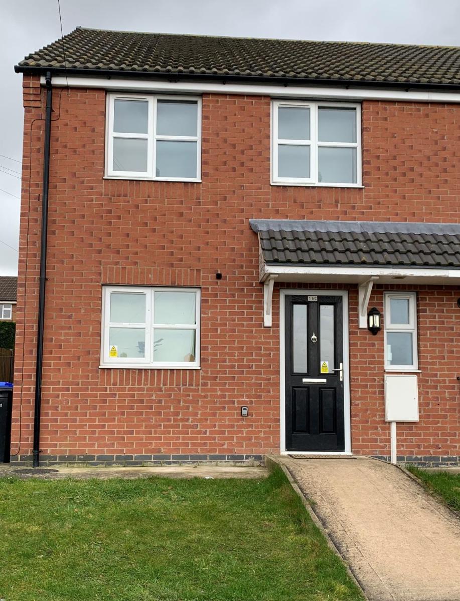 Kirkby House, 3 bedroom, sleeps up to 7 with sofa bed, holiday, corporate, contractor stays - Housity