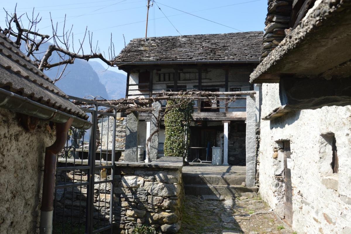 Rustico Pult - Housity