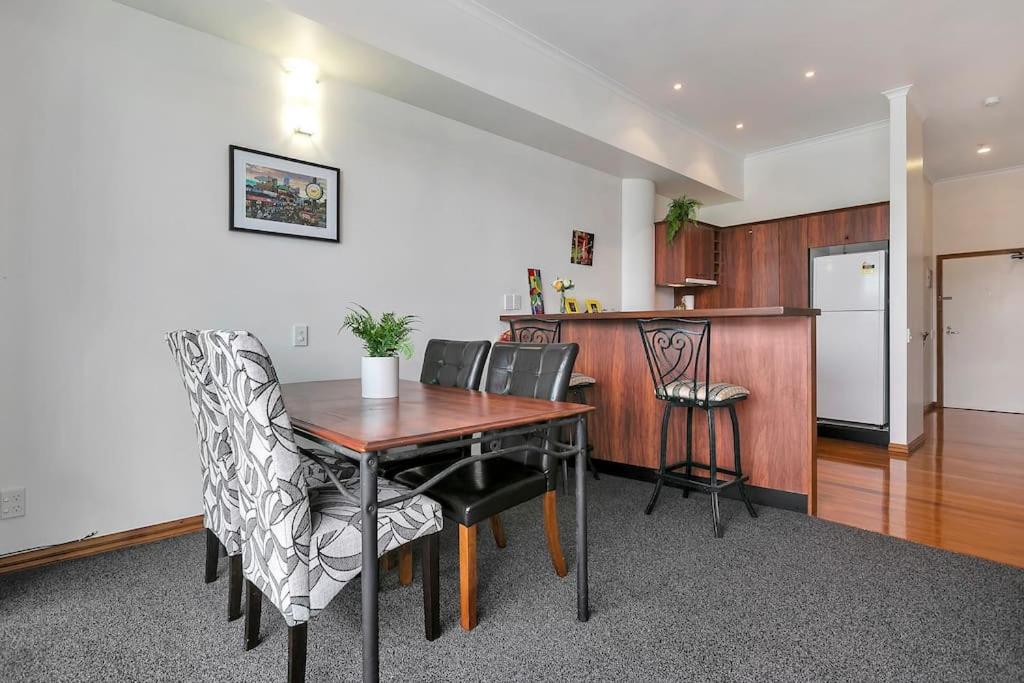 Spacious one bedroom apartment on Princes Wharf - Housity