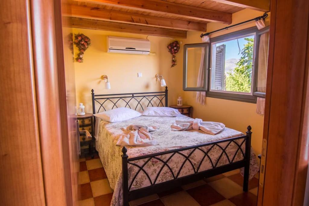 Suitetrails - Dreamy Wooden Cottage Lixouri