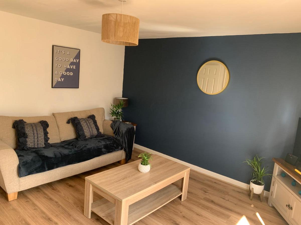 Kirkby House, 3 bedroom, sleeps up to 7 with sofa bed, holiday, corporate, contractor stays - Housity