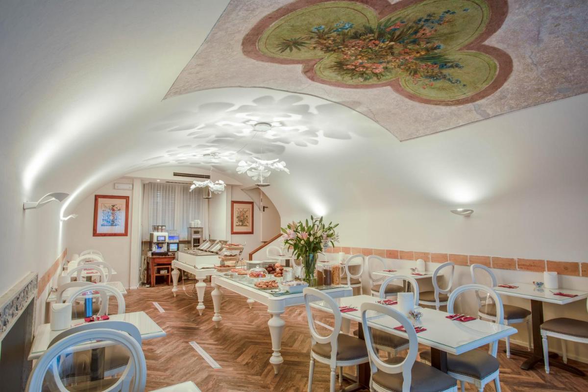 Hotel Degli Oleandri - Housity