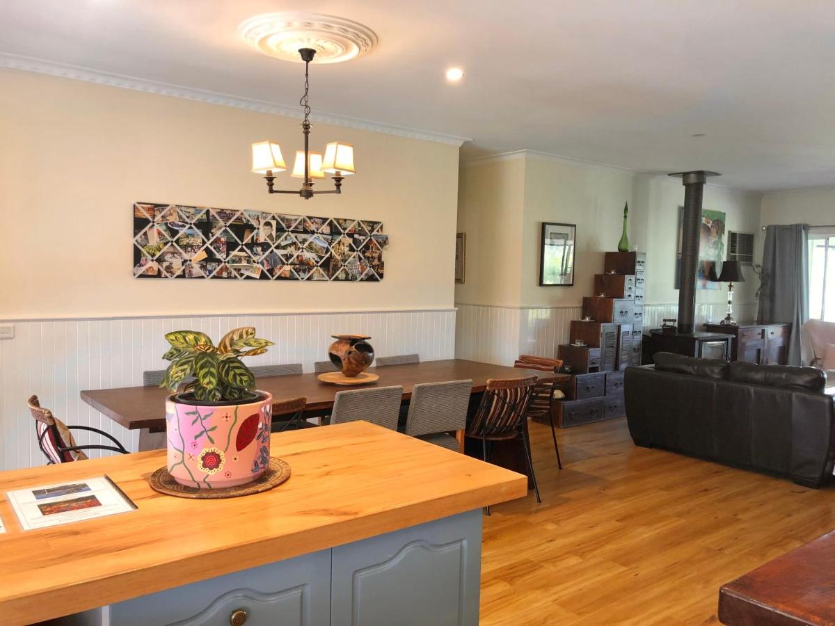 Suitetrails - Belkampar Retreat - Authentic Farm Style Home - Perfect For Families and Large Groups!