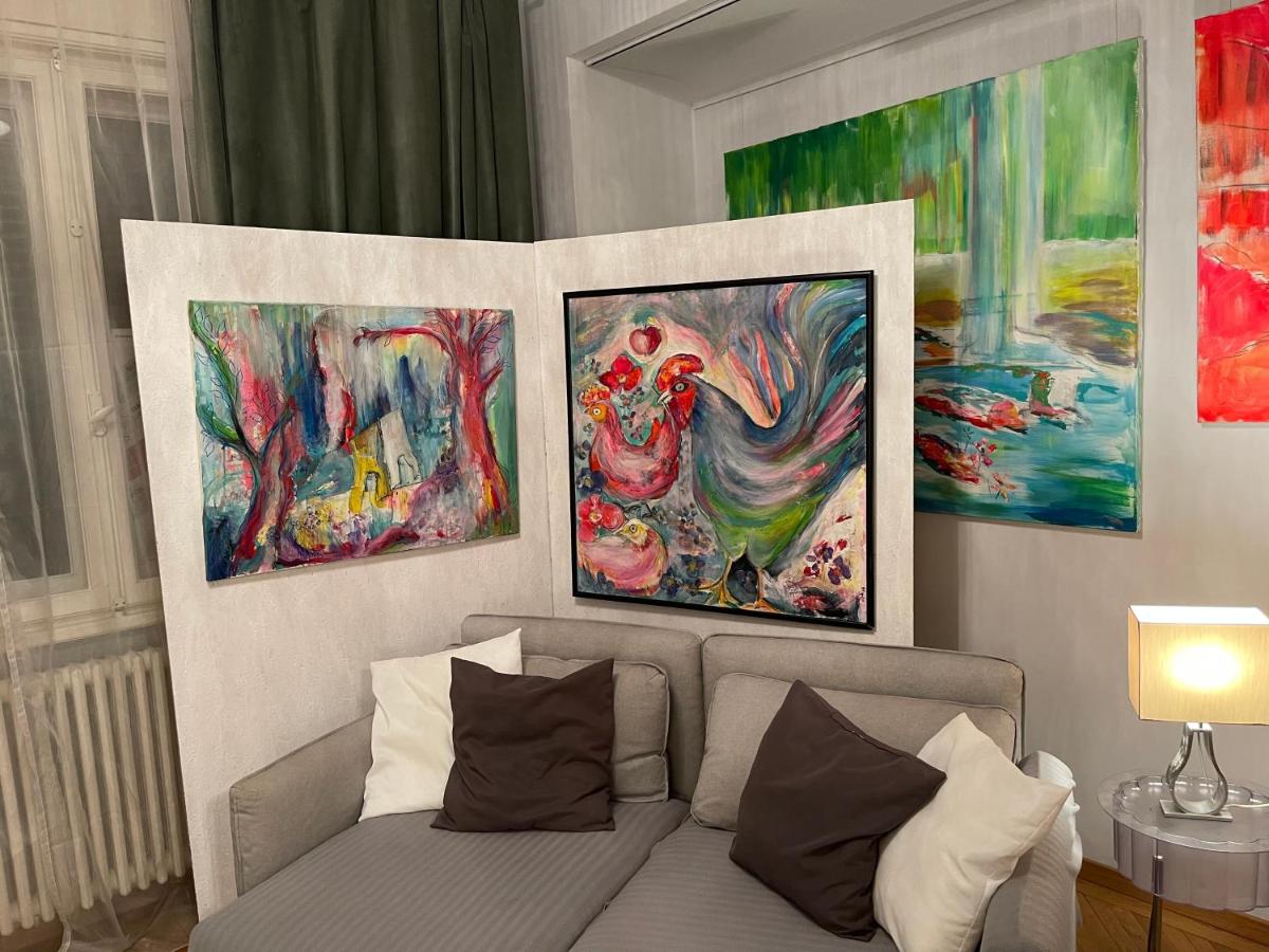 Suitetrails - Apartament Happiness by Nicole Jutka visual artist Bucharest