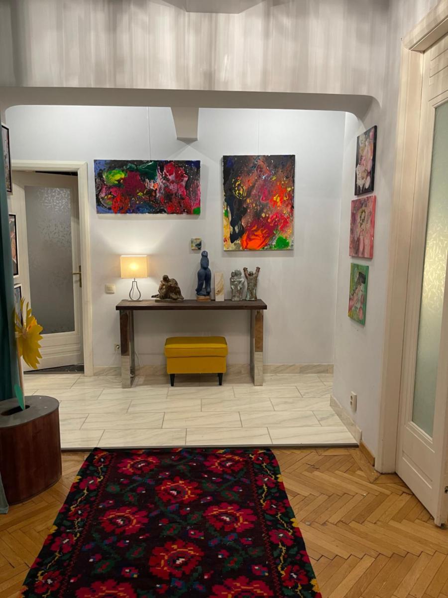 Suitetrails - Apartament Happiness by Nicole Jutka visual artist Bucharest