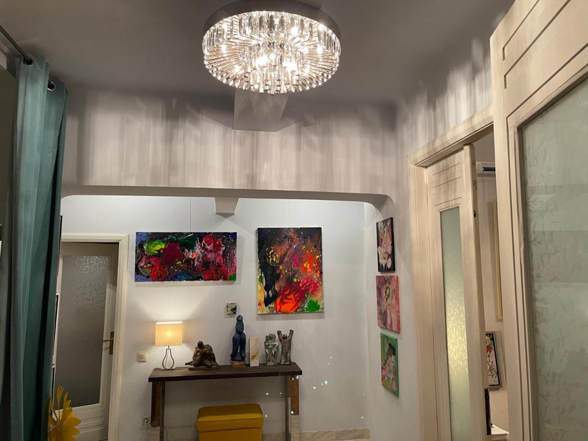Suitetrails - Apartament Happiness by Nicole Jutka visual artist Bucharest