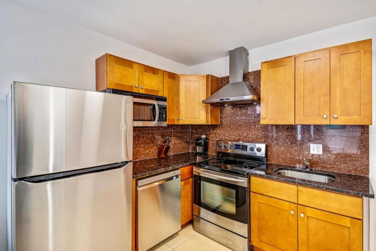 Bright stylish &great location 2bd Apartment - Housity