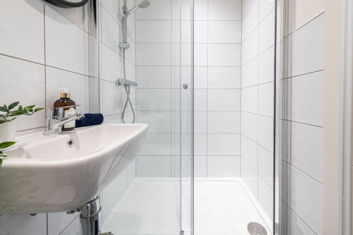 Stylish 2 bed apartment close to city - Housity