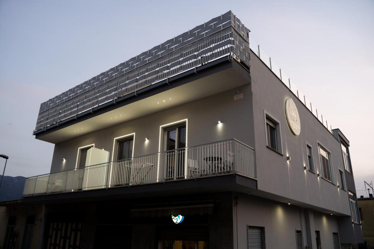 Houses & Rooftop Pompei - Sky - Housity