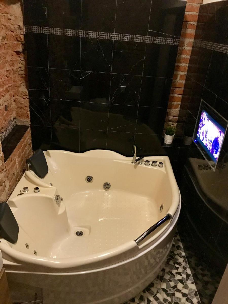 Suitetrails - Brno center whirlpool apartment