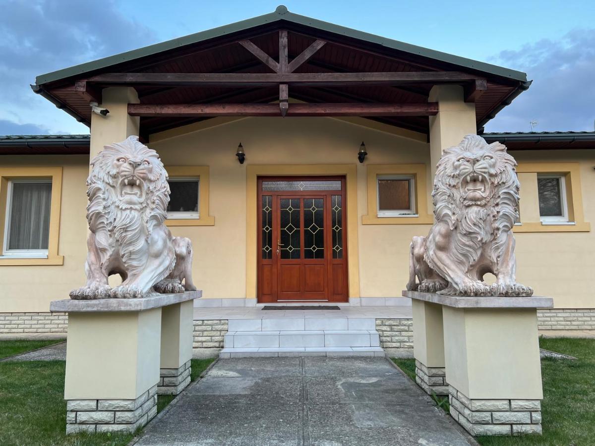 Villa JOSE - Housity
