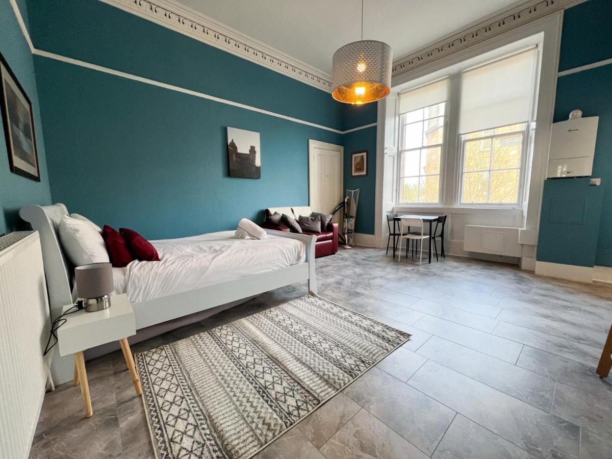 Glasgow West End Studio Apartment - Housity