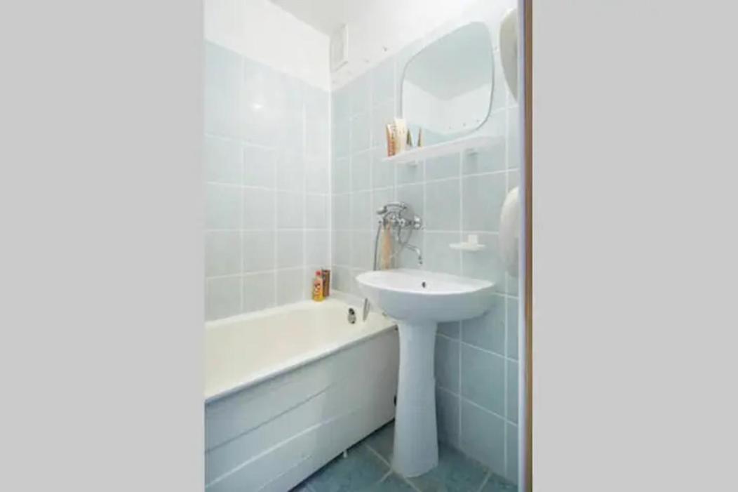 Suitetrails - Cozy private room in a three room apartment Free parking Feel like at home