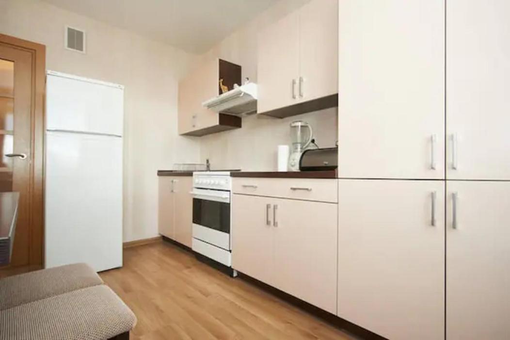 Suitetrails - Cozy private room in a three room apartment Free parking Feel like at home